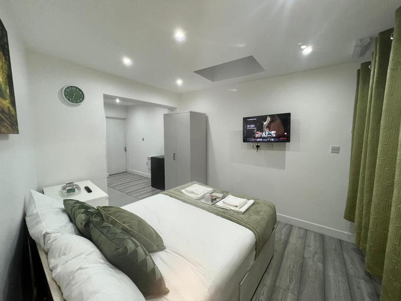 Central Harrow Cozy Apartment With Free Parking Harrow on the Hill Room photo